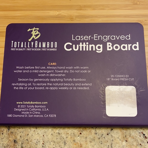 **SOLD**HOLIDAY BAMBOO CUTTING BOARD - Picture 7 of 13
